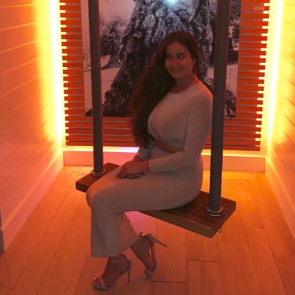 Taupe Skirt Set! - Picture 4 of 4